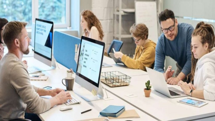 5 Most Crucial Factors to Consider While Hiring A Creative Agency