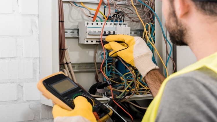 Get Safe Wiring with Complete Electrical Services
